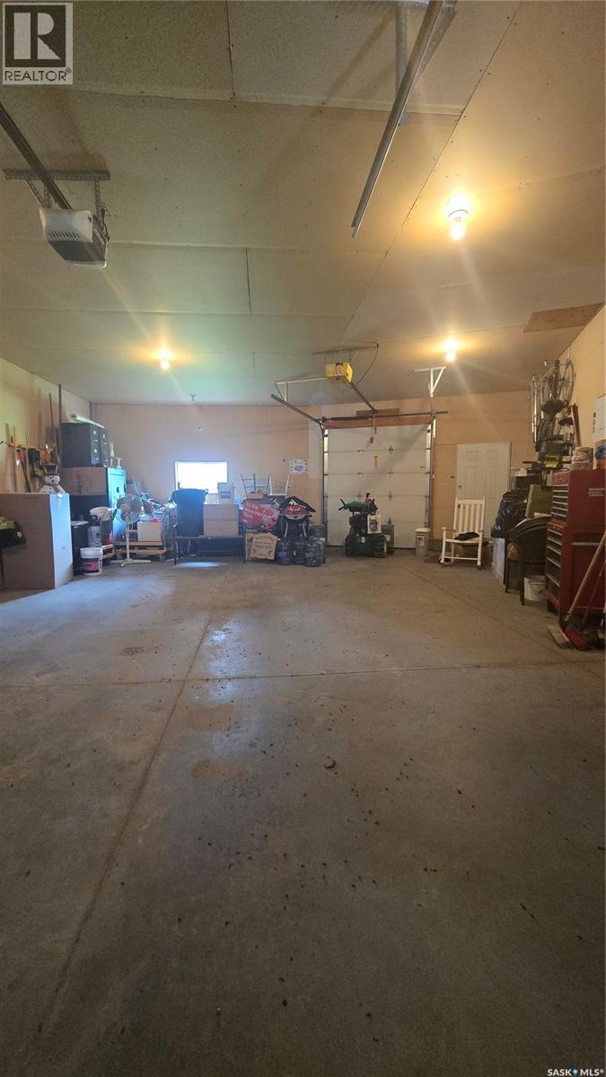61 Moir Drive, Oxbow, SK - Indoor Photo Showing Garage