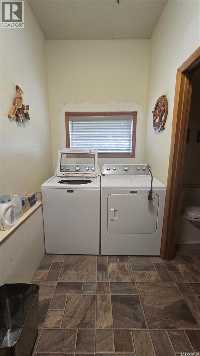 61 Moir Drive, Oxbow, SK - Indoor Photo Showing Laundry Room