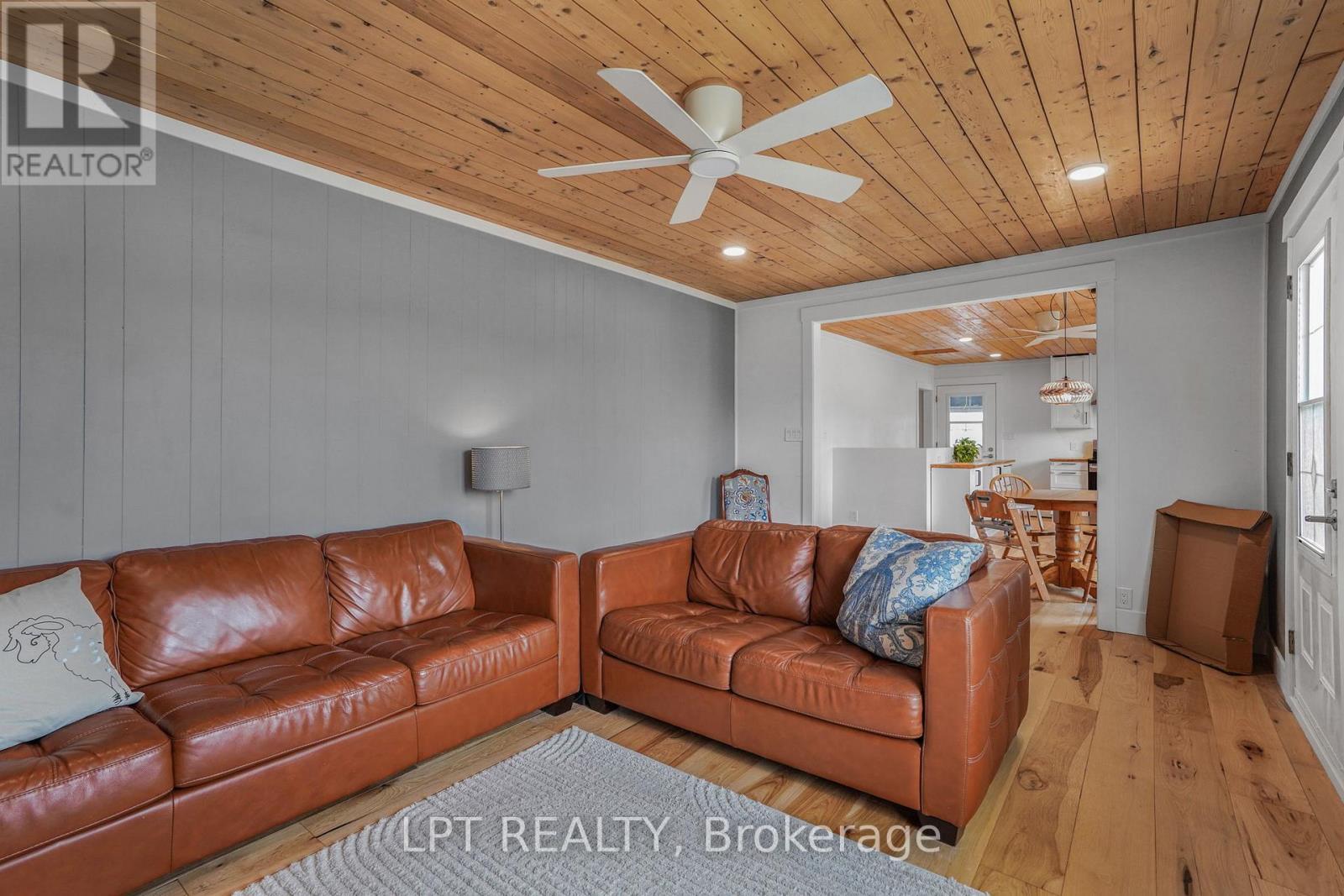 4280 Highway 34 Highway, Champlain, ON - Indoor Photo Showing Living Room