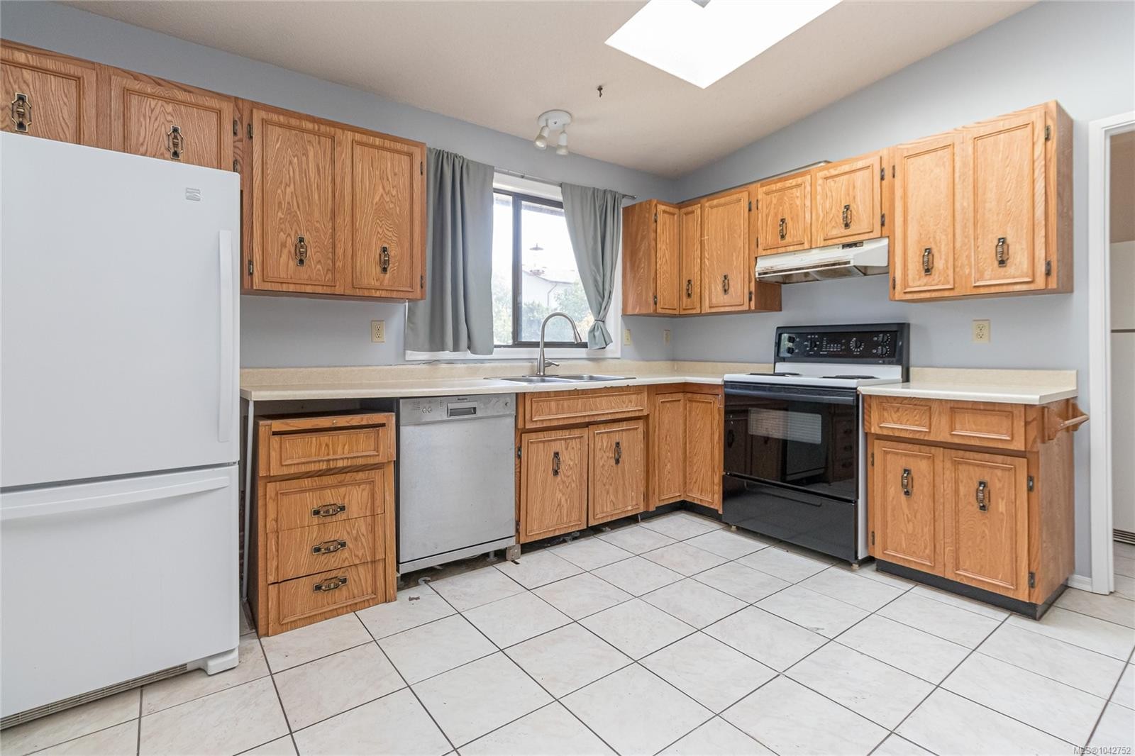 2036 Winmeadow Pl, Sidney, BC