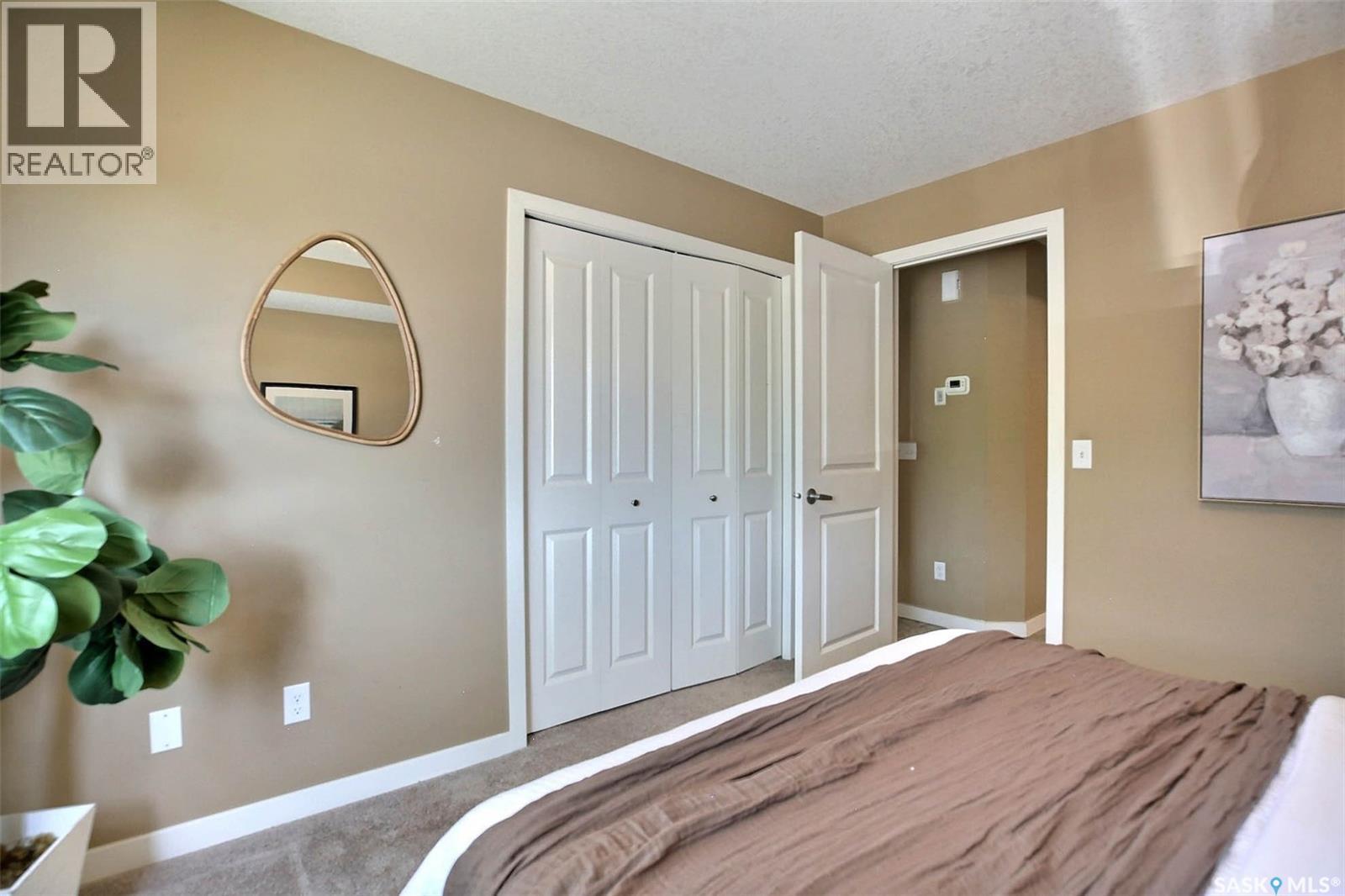 10 5011 James Hill Road, Regina, SK - Indoor Photo Showing Bedroom