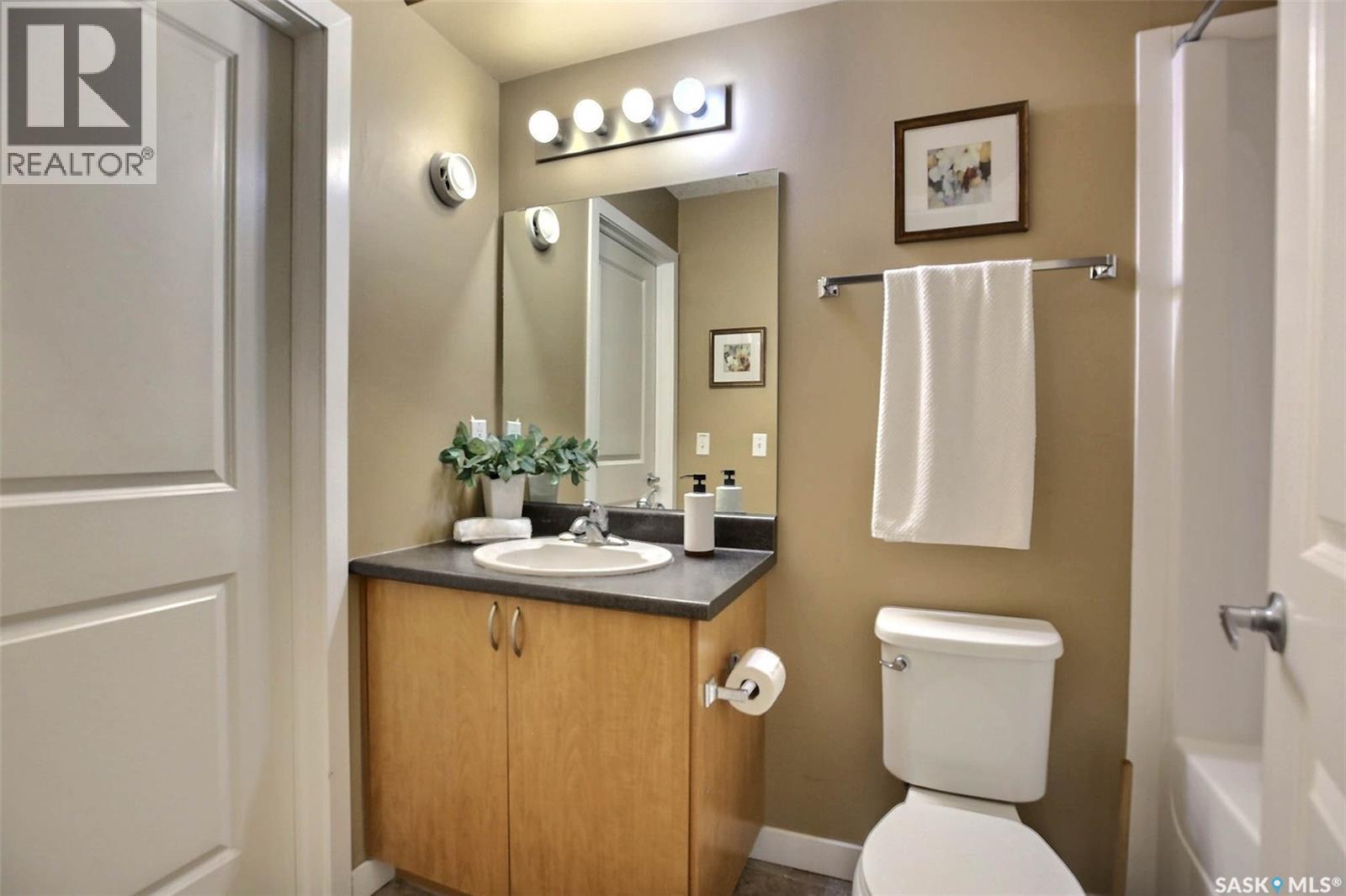 10 5011 James Hill Road, Regina, SK - Indoor Photo Showing Bathroom
