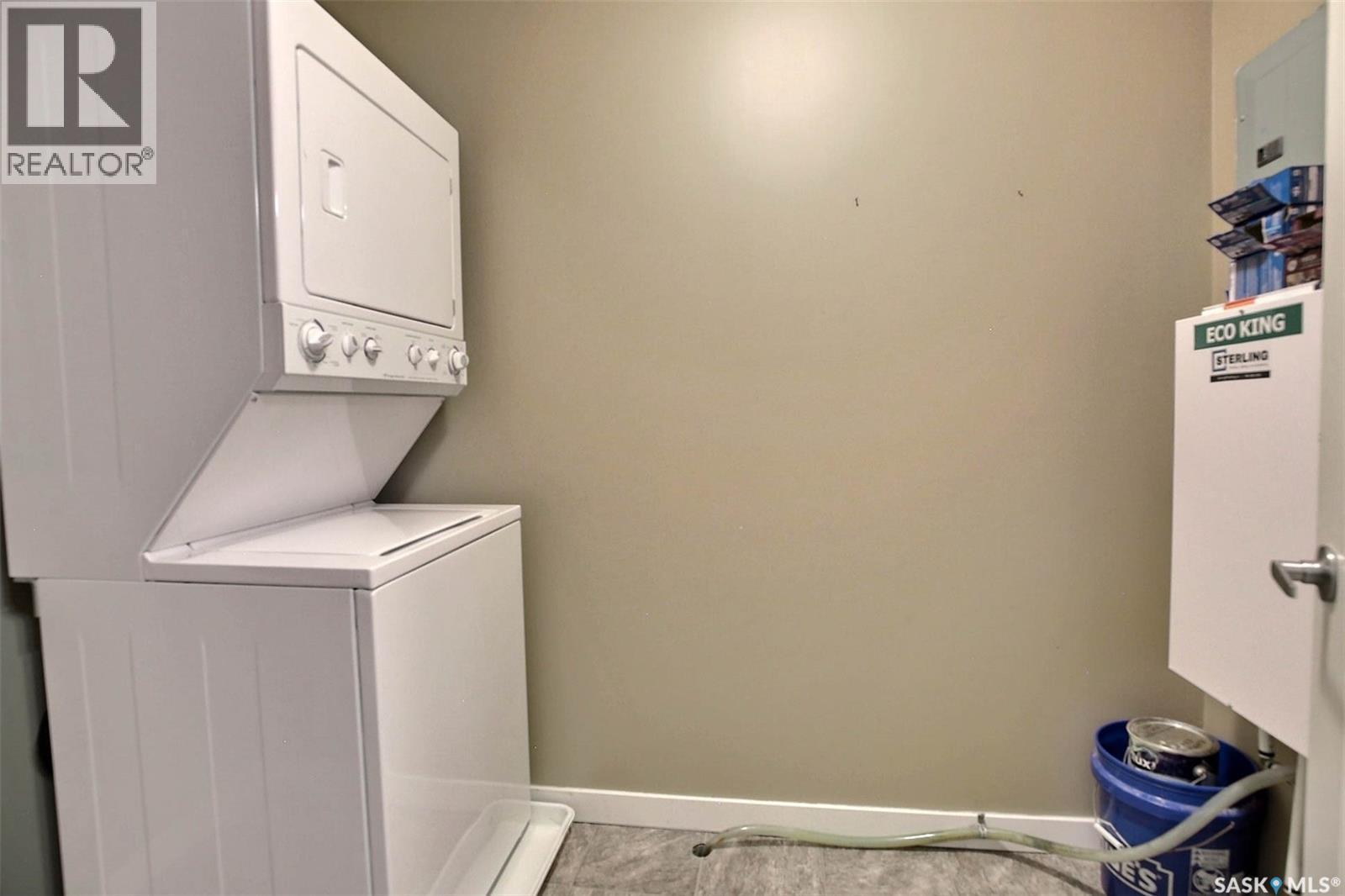 10 5011 James Hill Road, Regina, SK - Indoor Photo Showing Laundry Room
