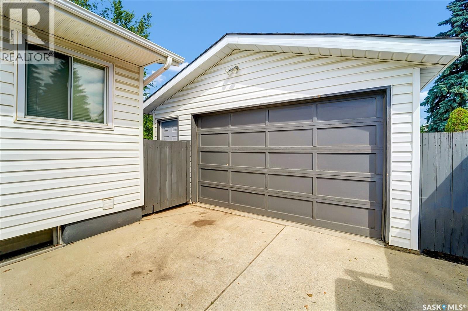 334 Johnson Crescent, Saskatoon, SK - Outdoor With Exterior