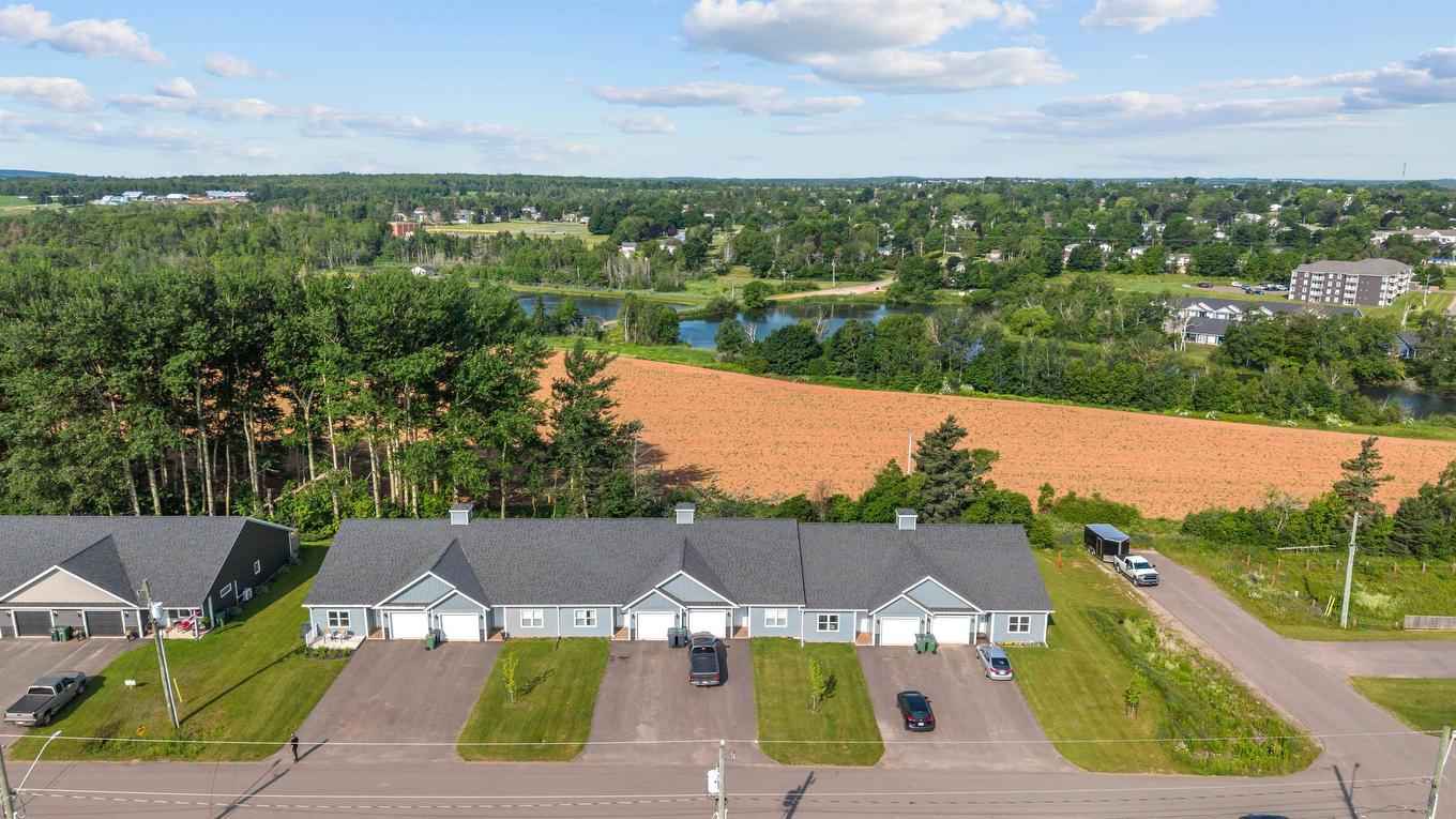 11 Mill Pond Lane, Cornwall, PE