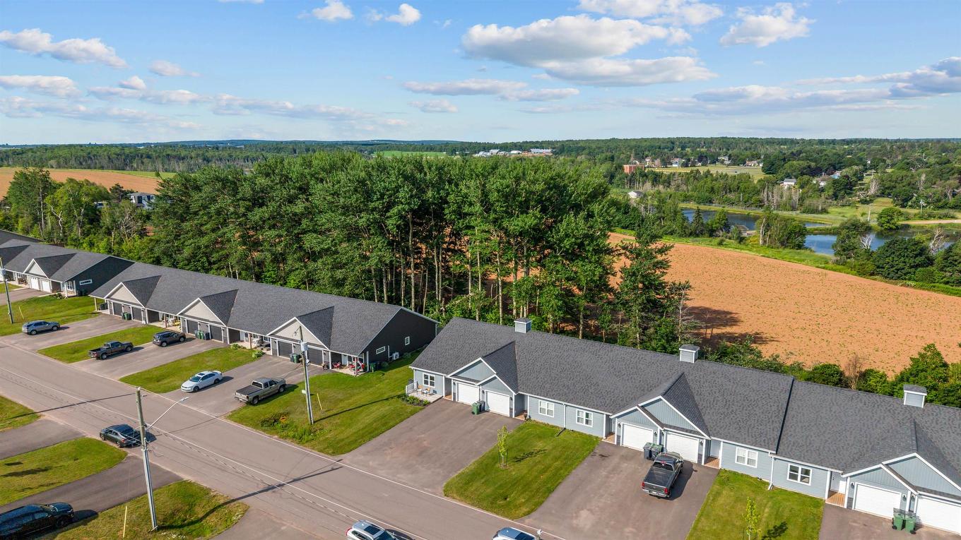 11 Mill Pond Lane, Cornwall, PE
