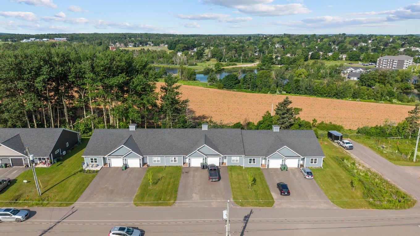 11 Mill Pond Lane, Cornwall, PE