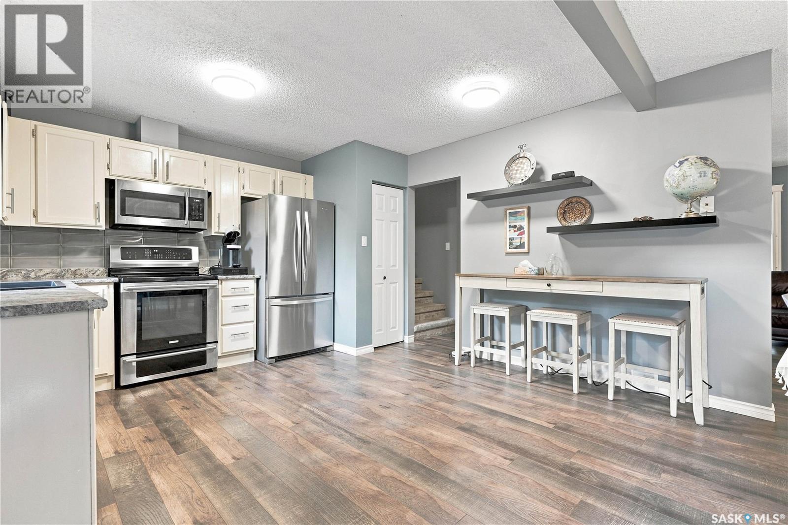 242 Candle Crescent, Saskatoon, SK - Indoor Photo Showing Kitchen With Stainless Steel Kitchen