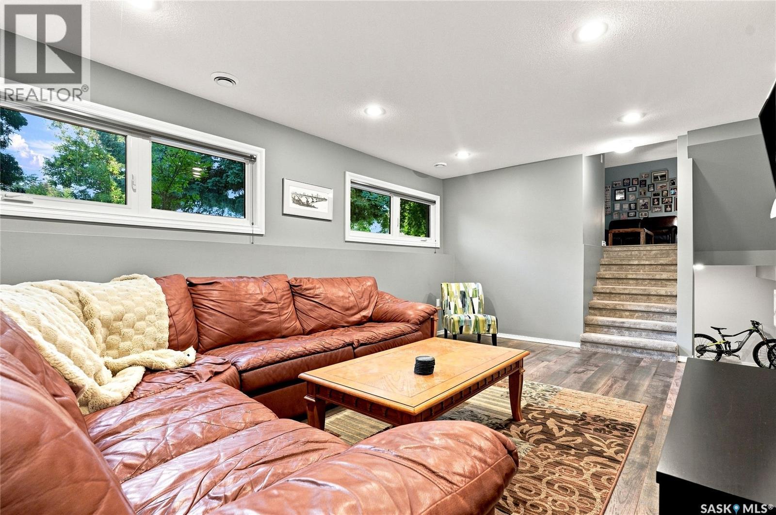 242 Candle Crescent, Saskatoon, SK - Indoor Photo Showing Living Room