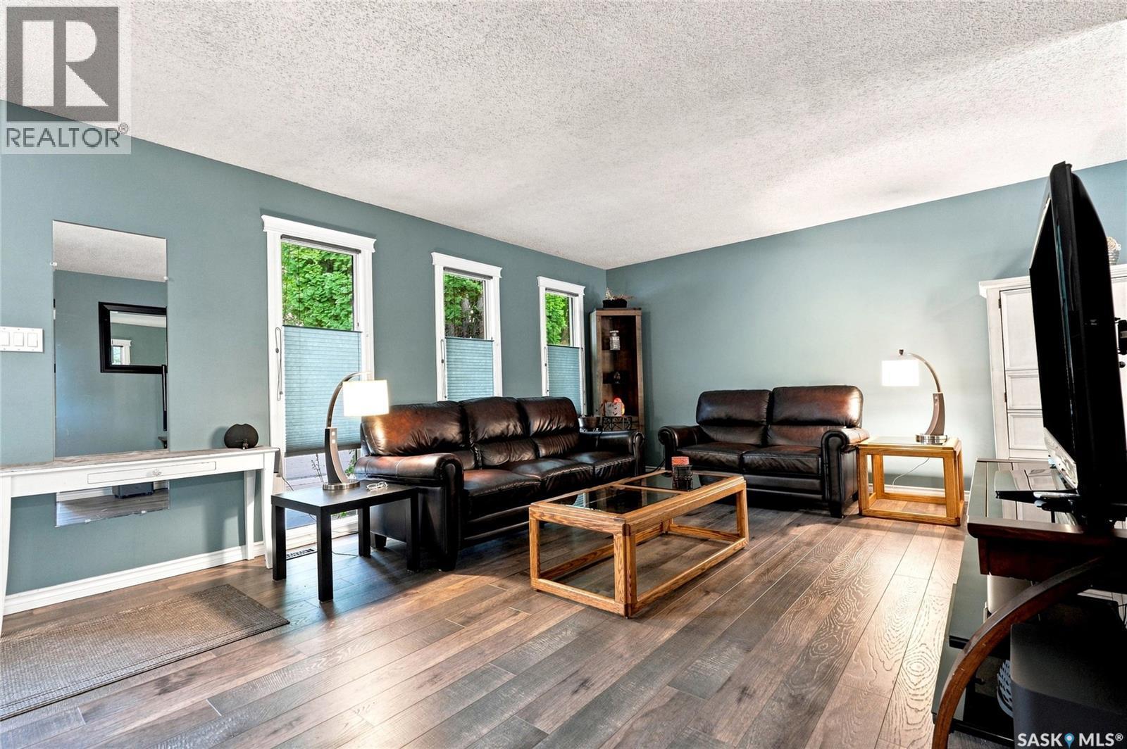 242 Candle Crescent, Saskatoon, SK - Indoor Photo Showing Living Room