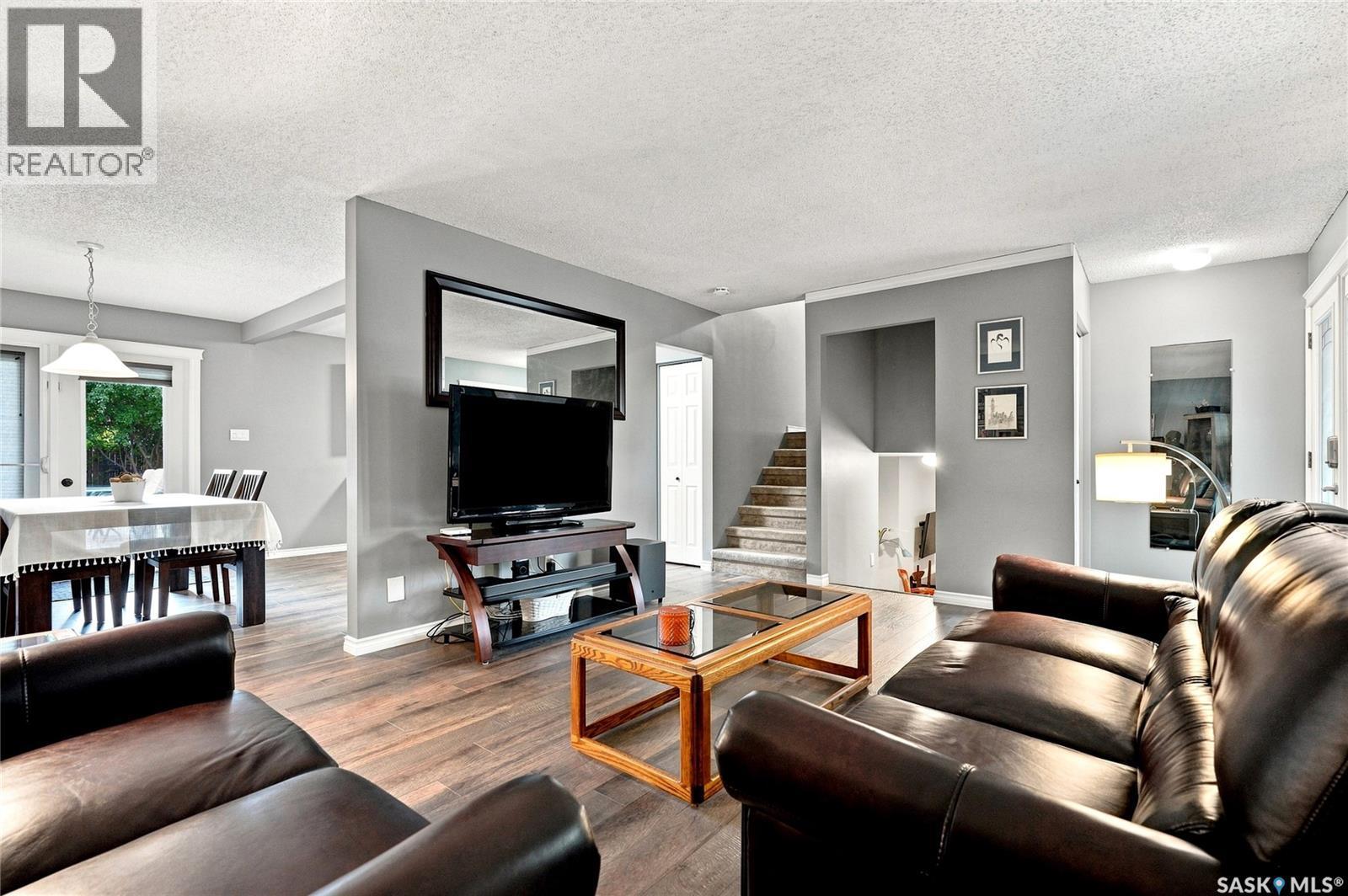 242 Candle Crescent, Saskatoon, SK - Indoor Photo Showing Living Room