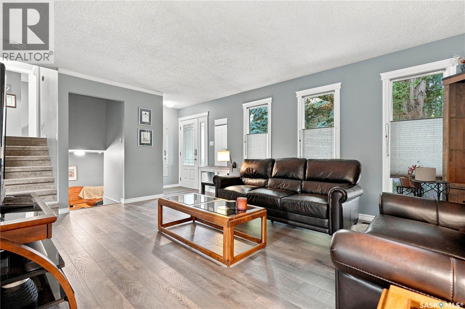 242 Candle Crescent, Saskatoon, SK - Indoor Photo Showing Living Room