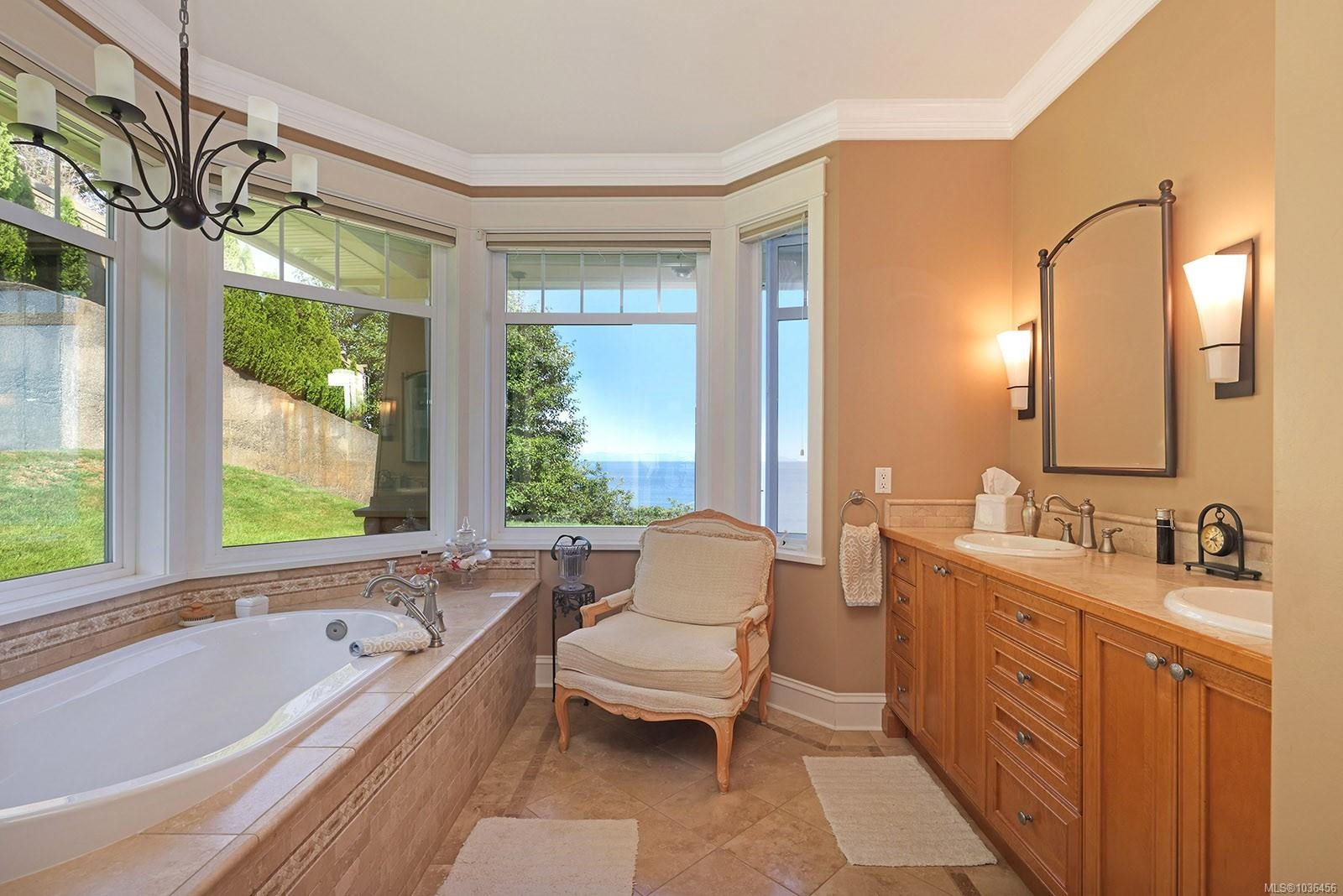 1133 Yates Rd, Comox, BC