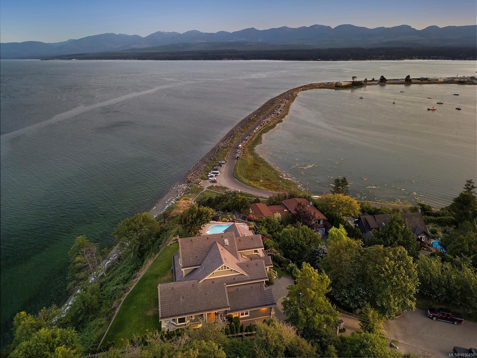 1133 Yates Rd, Comox, BC