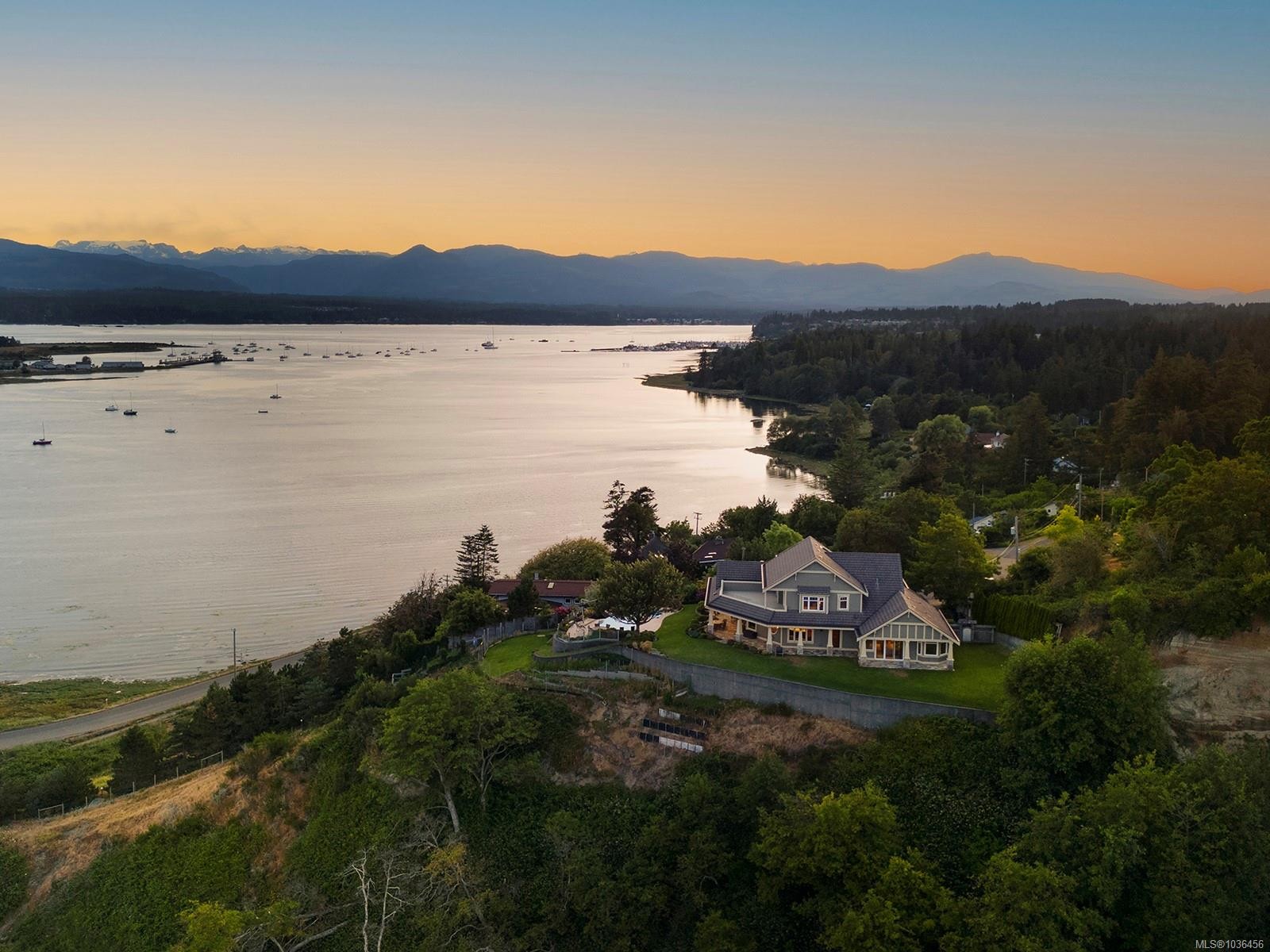 1133 Yates Rd, Comox, BC