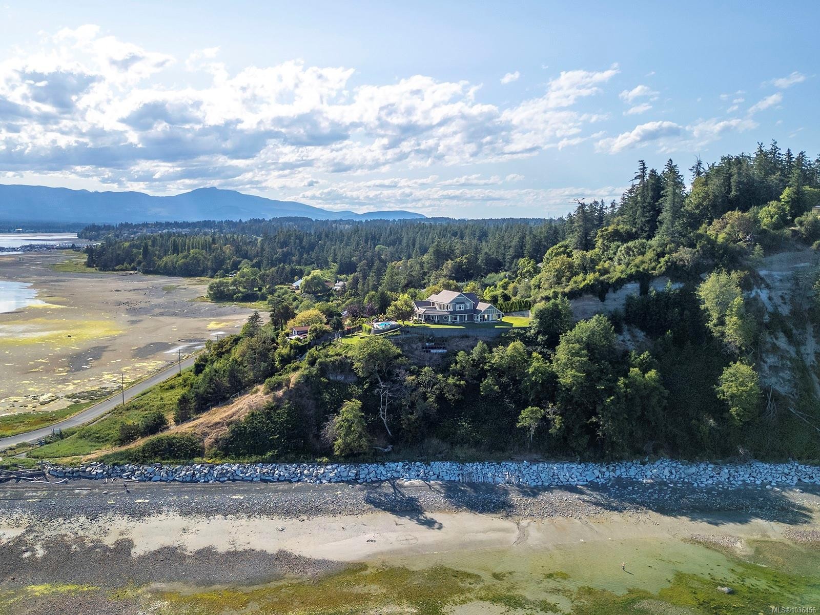 1133 Yates Rd, Comox, BC