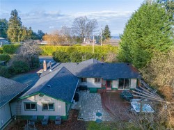 3872 Island Hwy WESTQualicum Beach, BC V9K 2G9