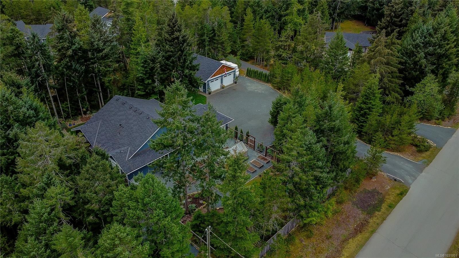 1868 Galvin Pl, Qualicum Beach, BC
