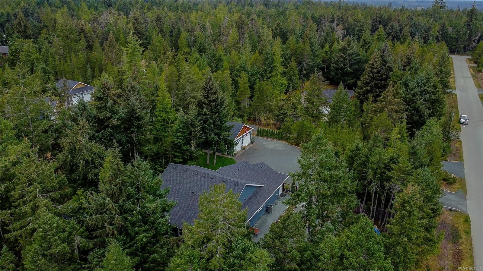 1868 Galvin Pl, Qualicum Beach, BC