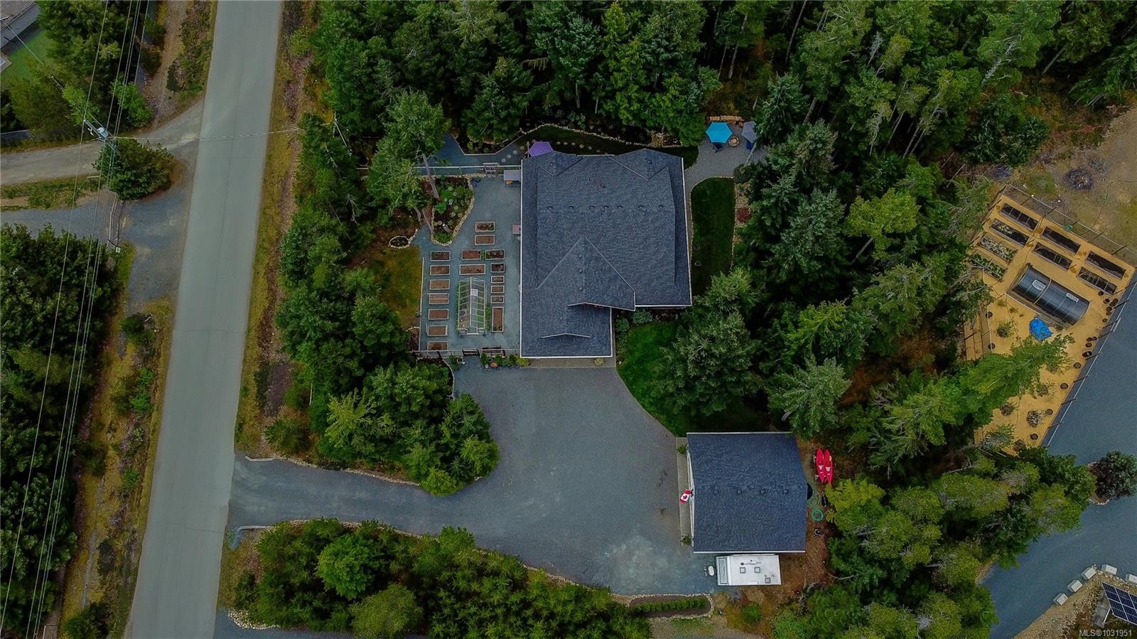 1868 Galvin Pl, Qualicum Beach, BC