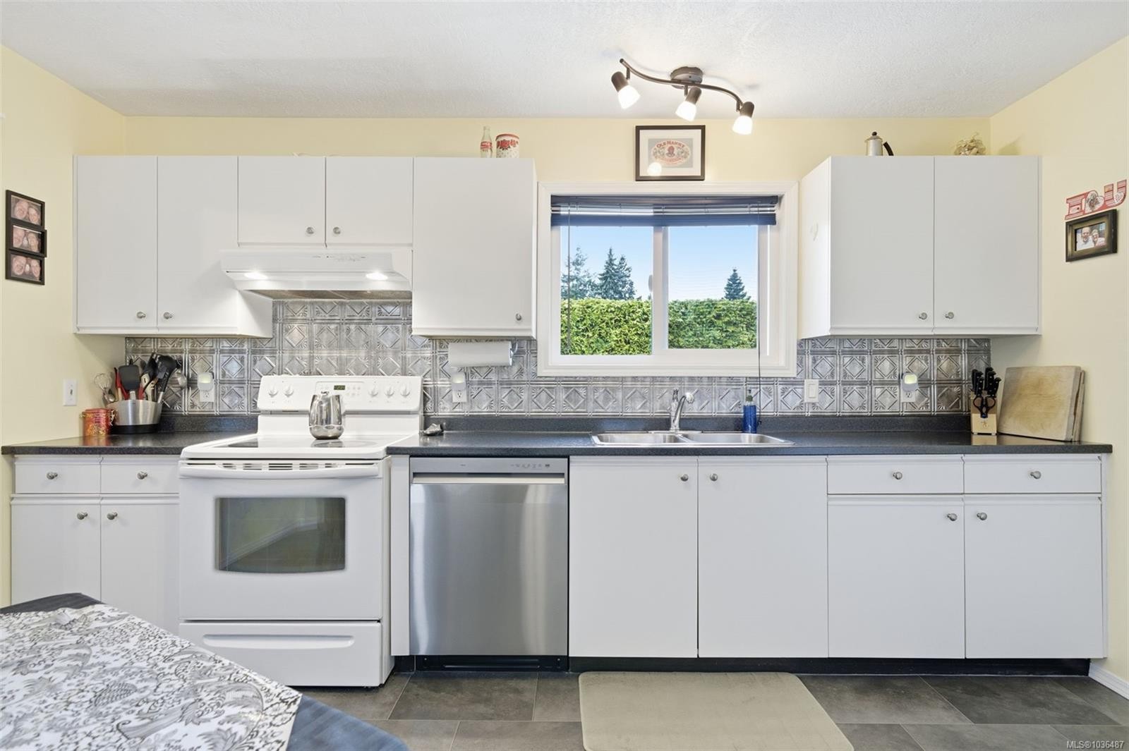 6728 Eakin Dr, Sooke, BC