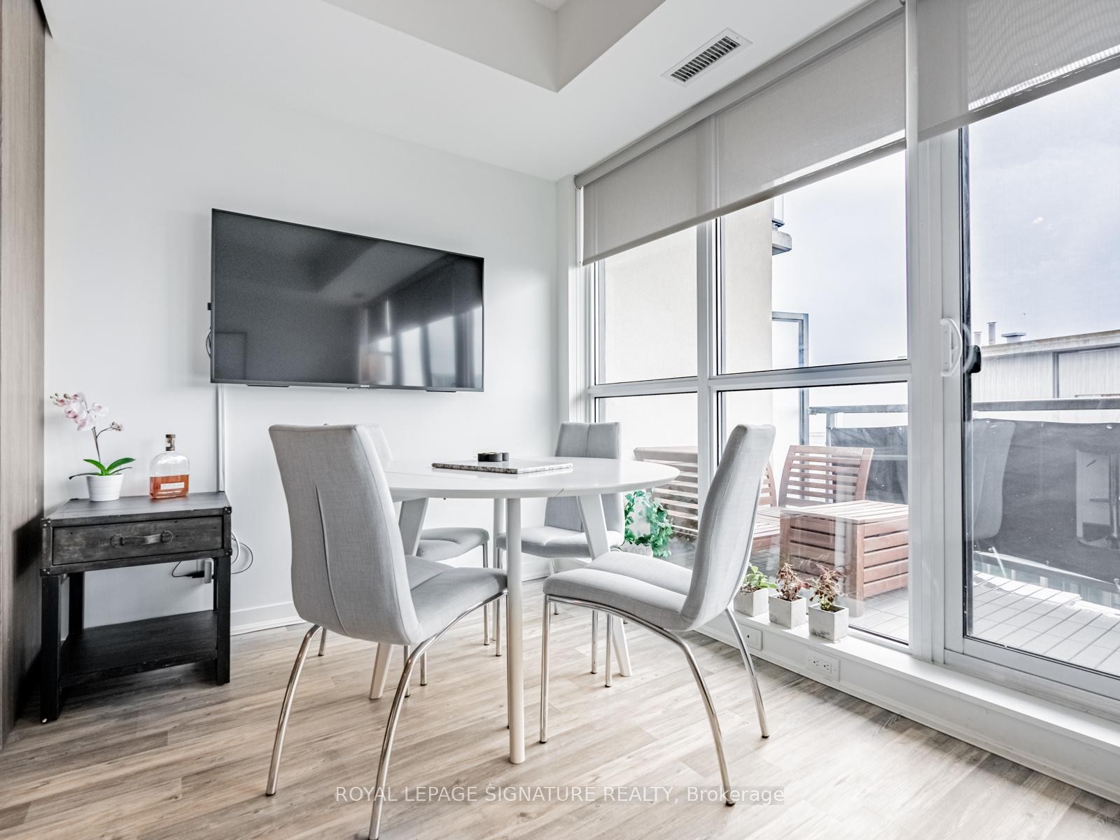 2102-51 East Liberty Street, Toronto, ON - Indoor