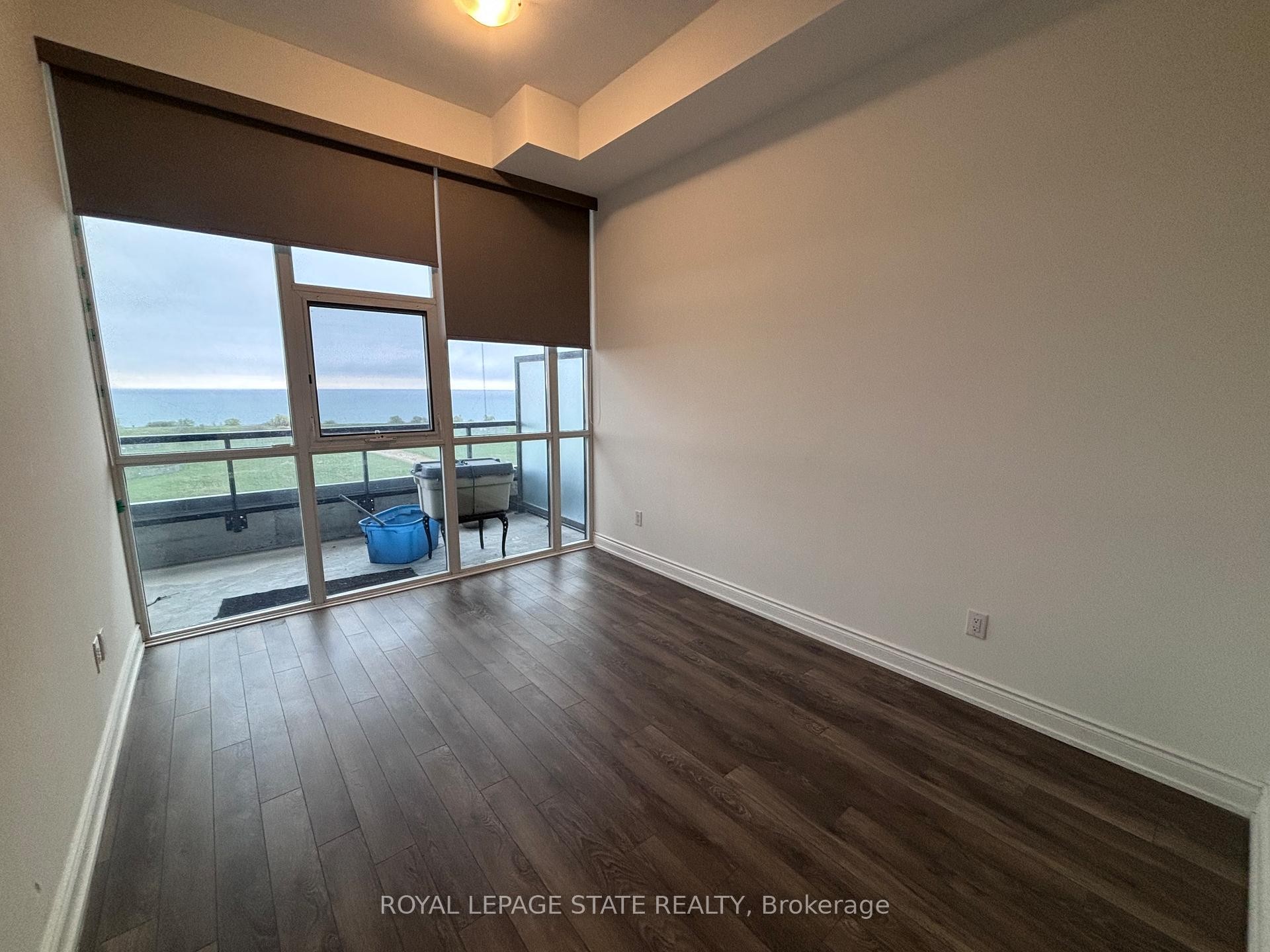 905-550 North Service Road, Grimsby, ON - Indoor Photo Showing Other Room