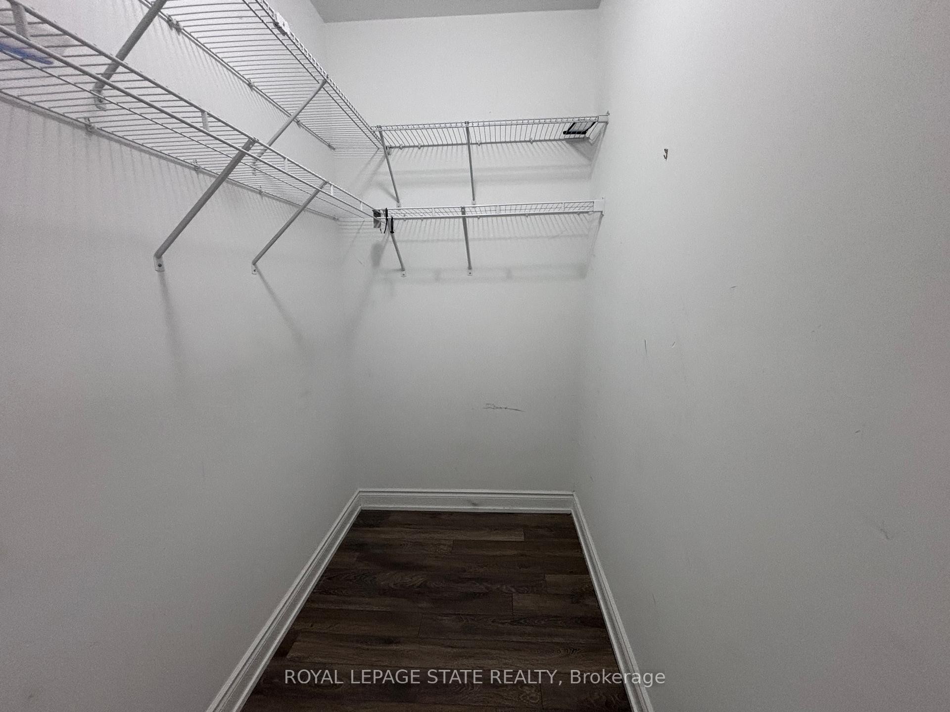 905-550 North Service Road, Grimsby, ON - Indoor With Storage