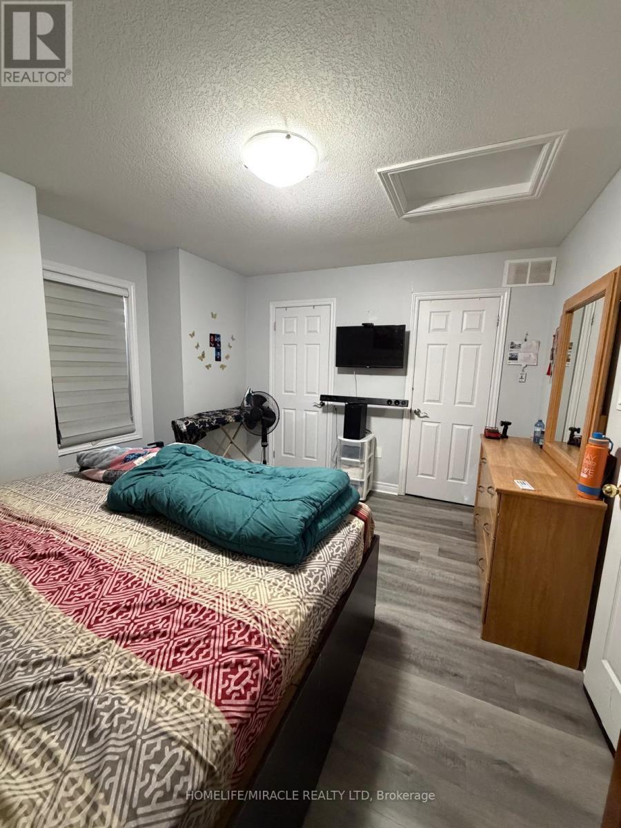 402 Linden Drive, Cambridge, ON - Indoor Photo Showing Bedroom