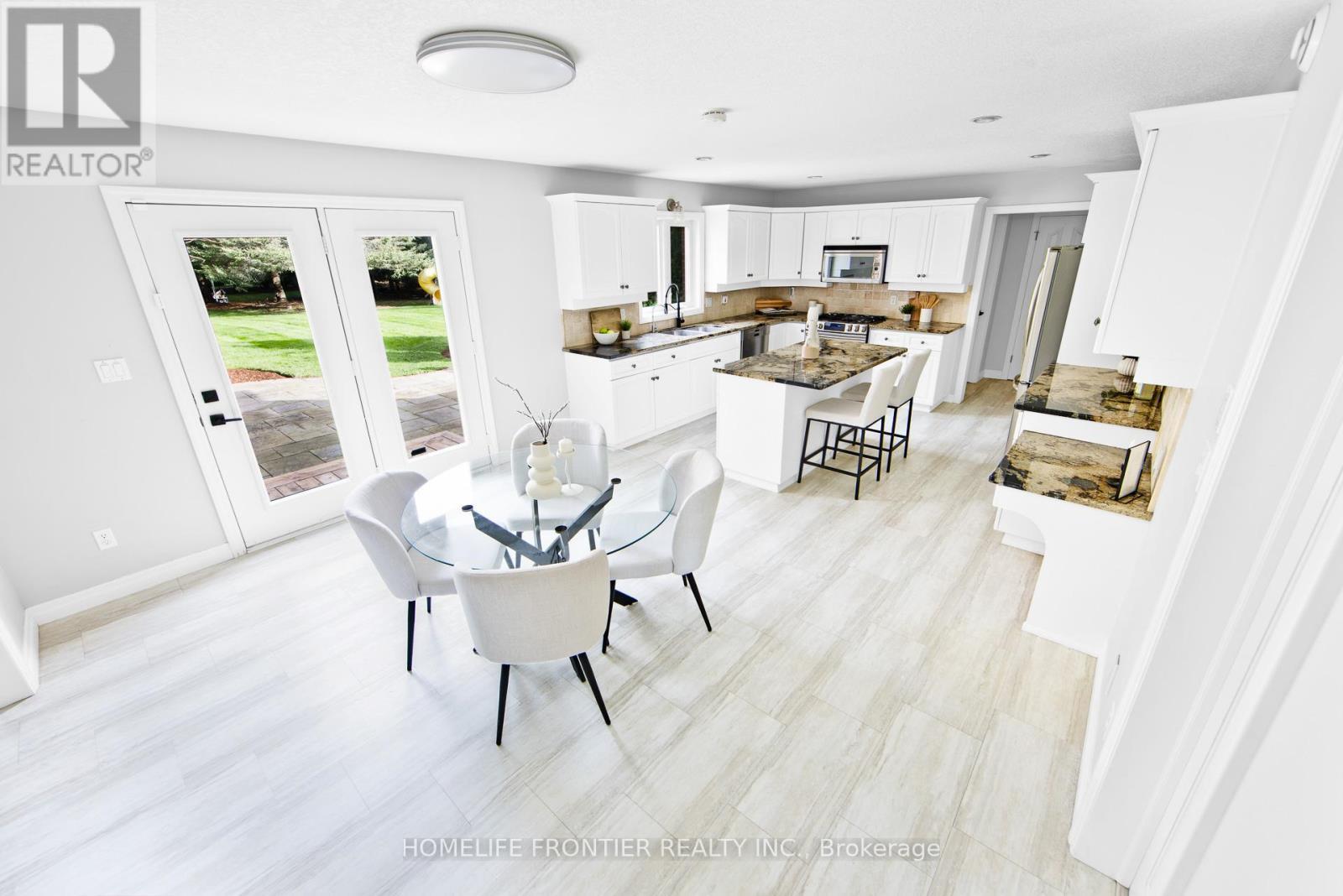 17 Bridle Path, Puslinch, ON - Indoor