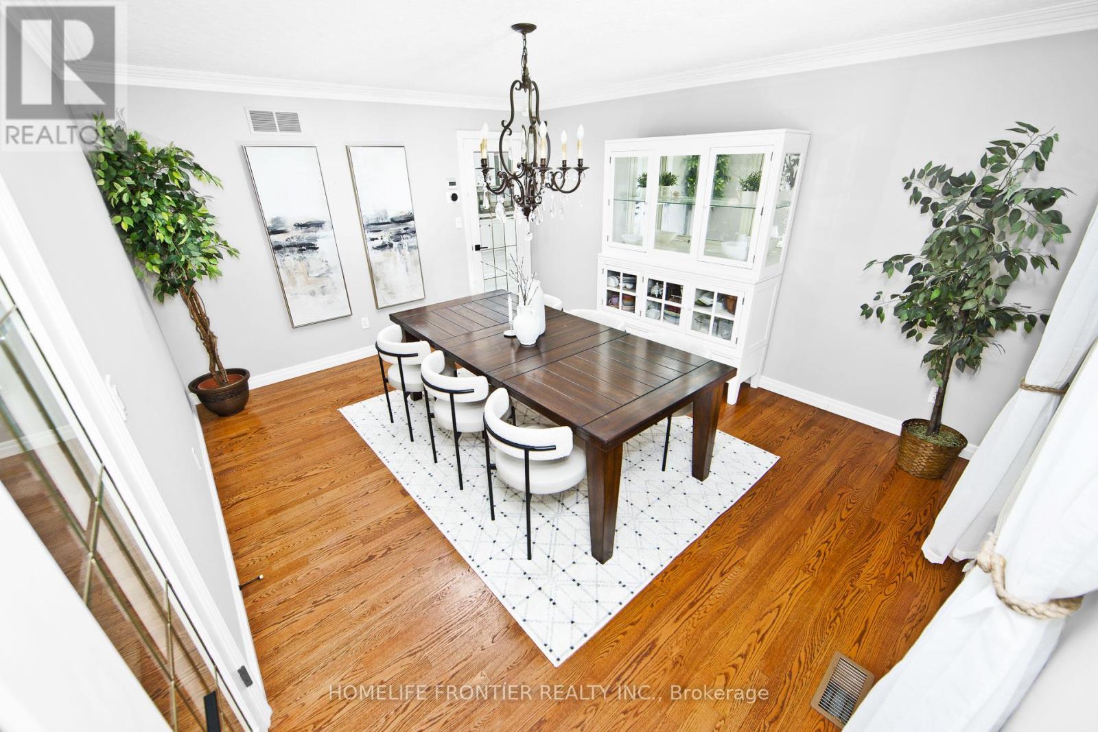 17 Bridle Path, Puslinch, ON - Indoor Photo Showing Dining Room