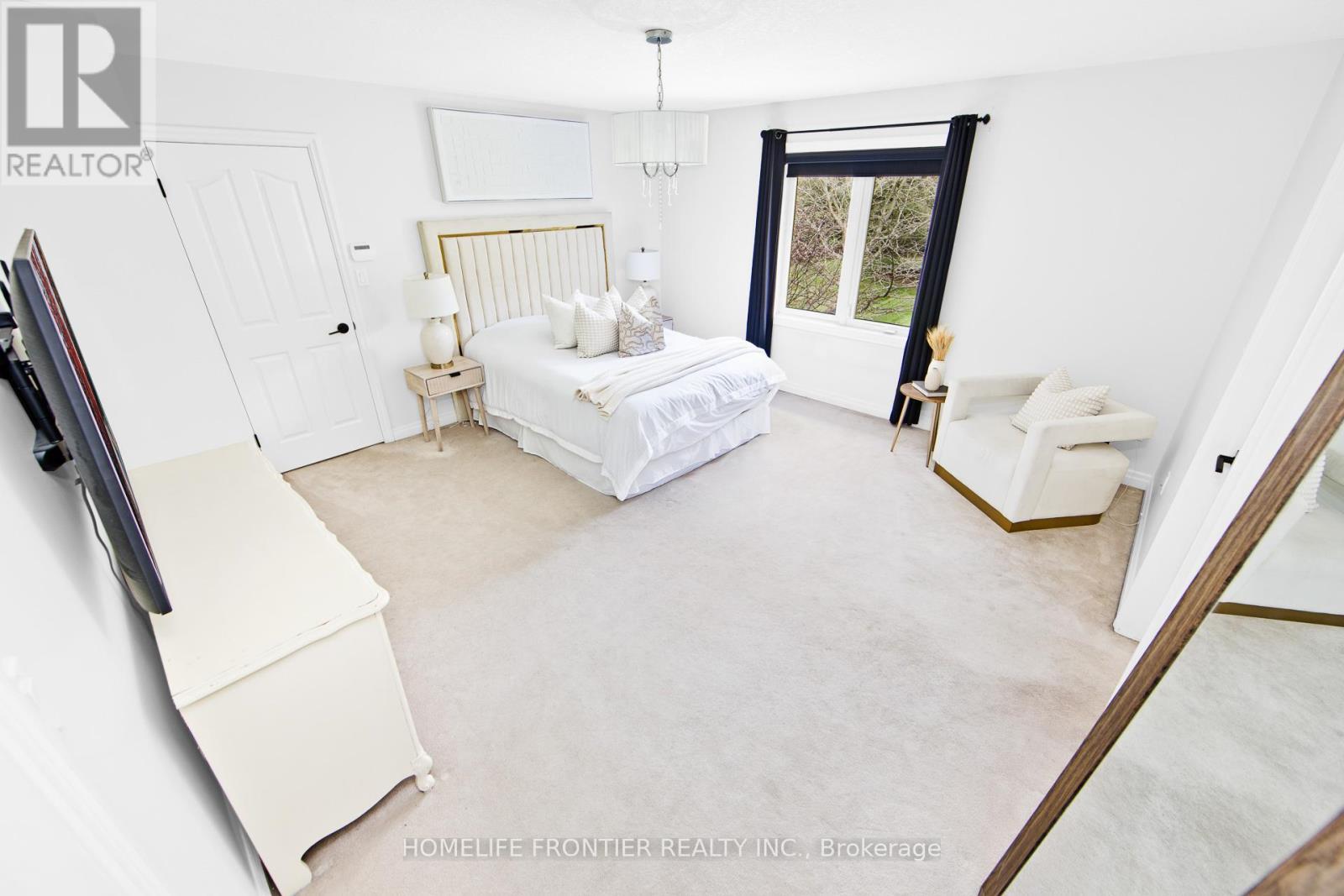17 Bridle Path, Puslinch, ON - Indoor Photo Showing Bedroom