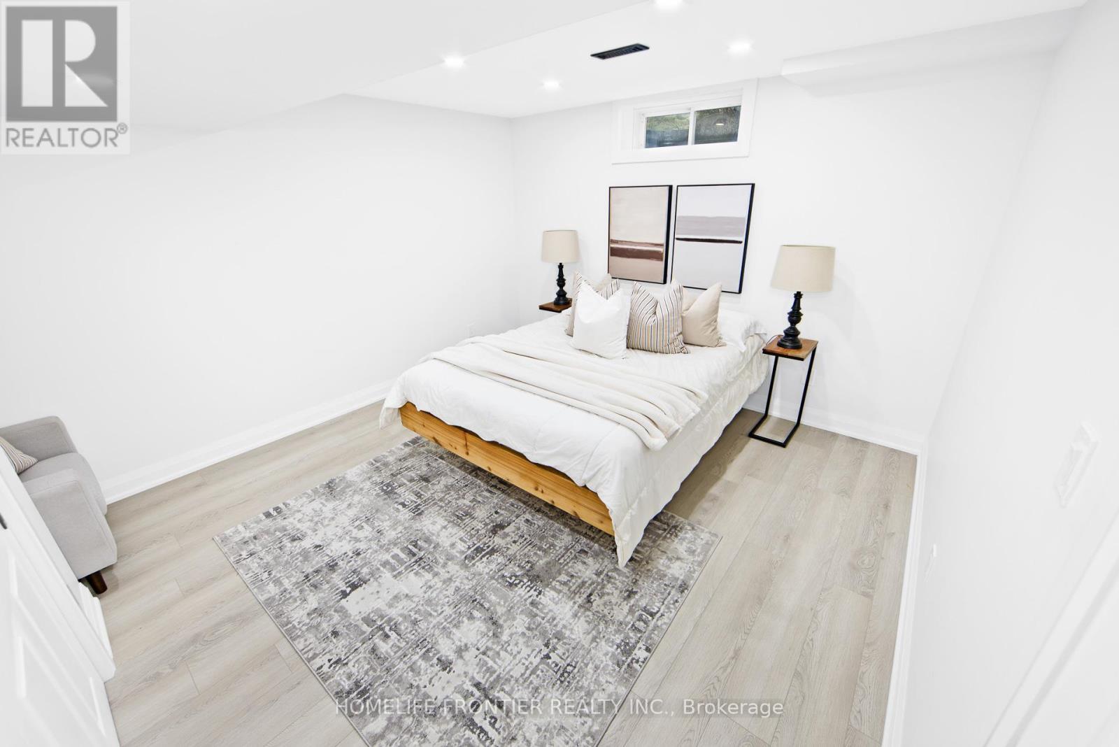 17 Bridle Path, Puslinch, ON - Indoor Photo Showing Bedroom