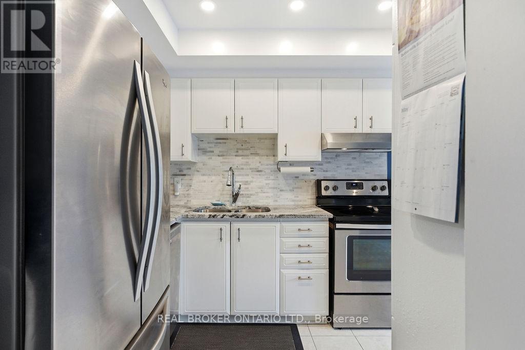 51 Haxby Private, Ottawa, ON - Indoor Photo Showing Kitchen With Stainless Steel Kitchen With Upgraded Kitchen
