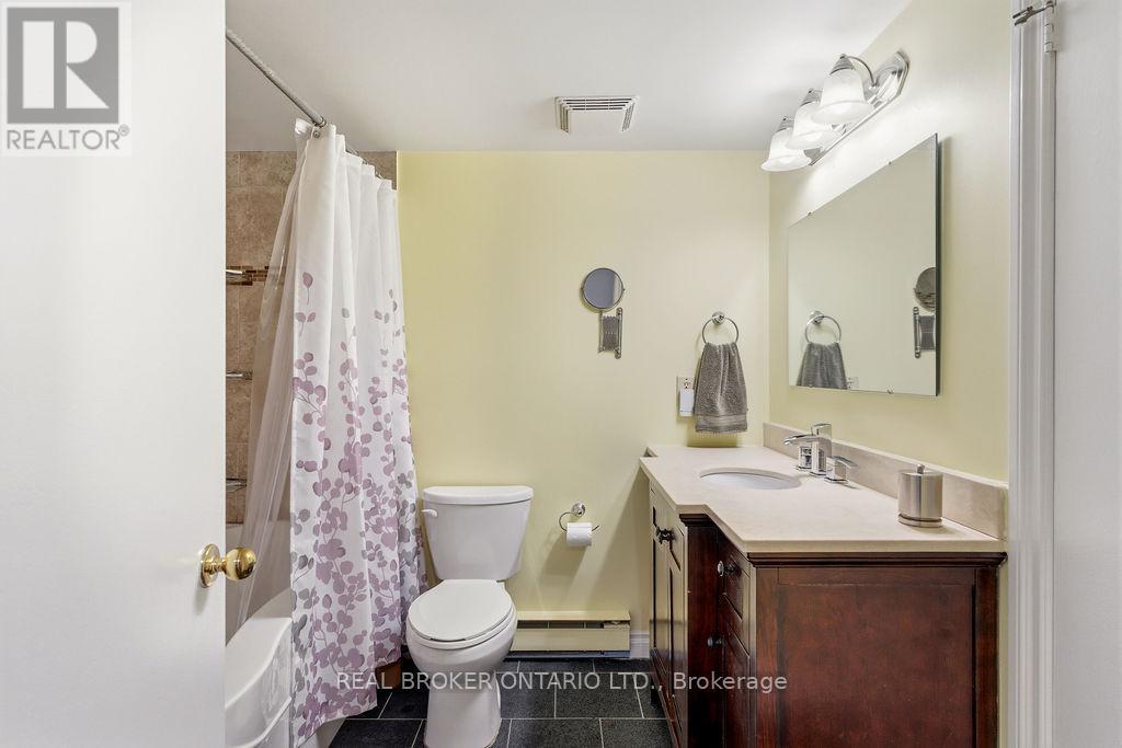 51 Haxby Private, Ottawa, ON - Indoor Photo Showing Bathroom