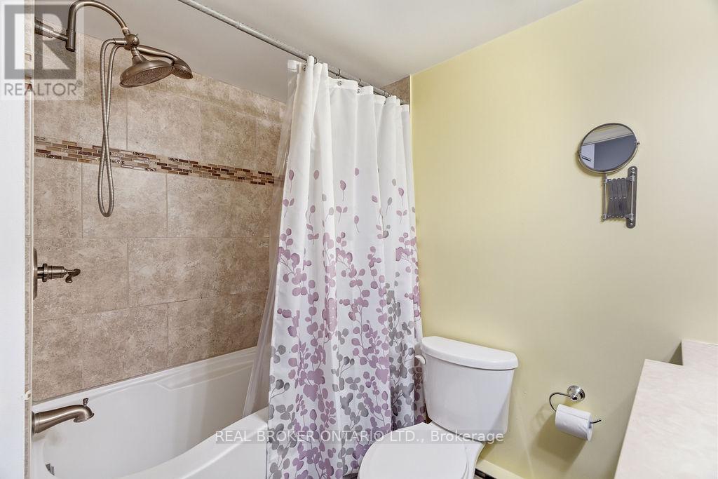 51 Haxby Private, Ottawa, ON - Indoor Photo Showing Bathroom