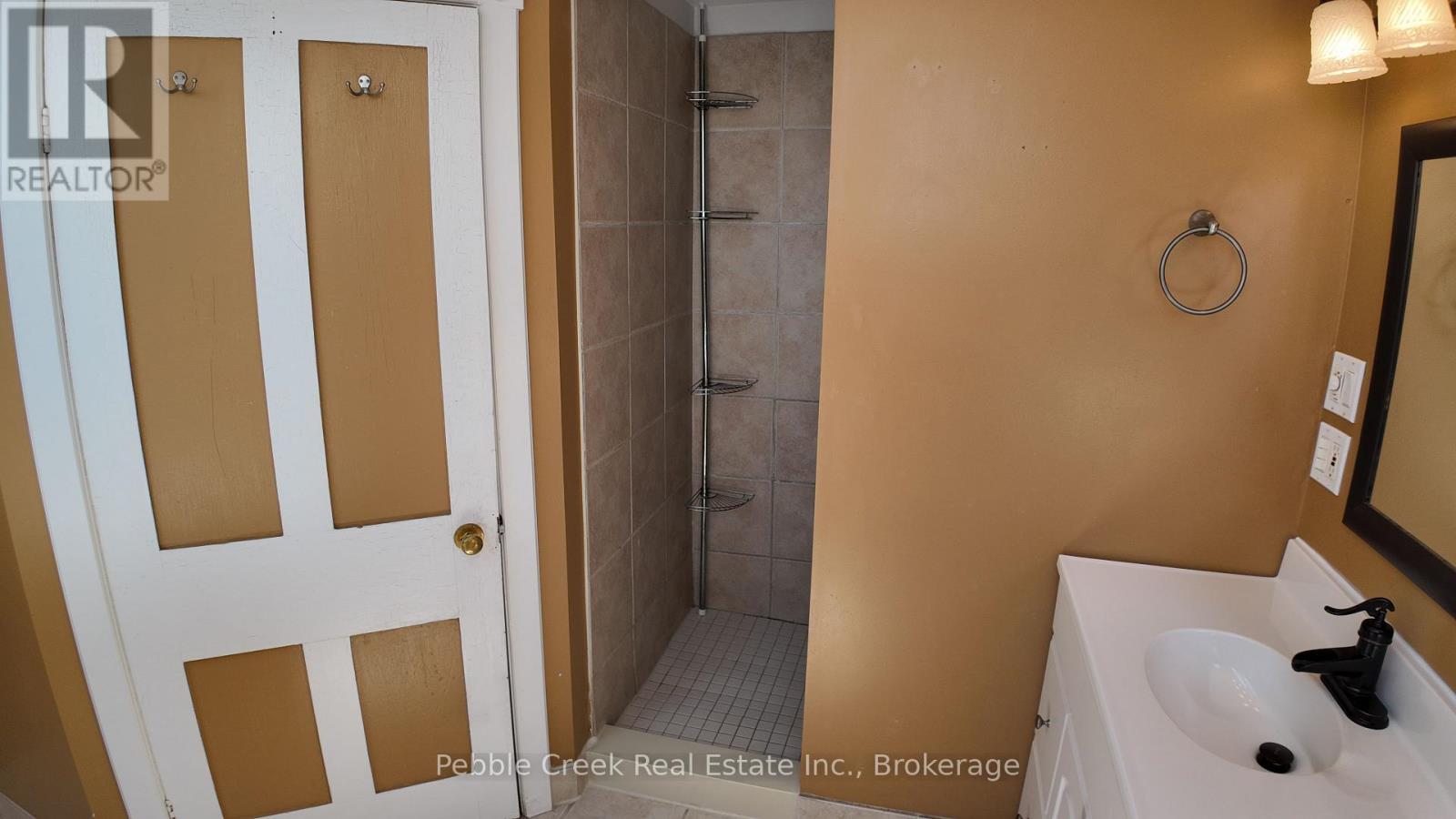 Upper Level Bathroom - 109 Napier Street, Goderich (Goderich (Town)), ON - Indoor Photo Showing Bathroom