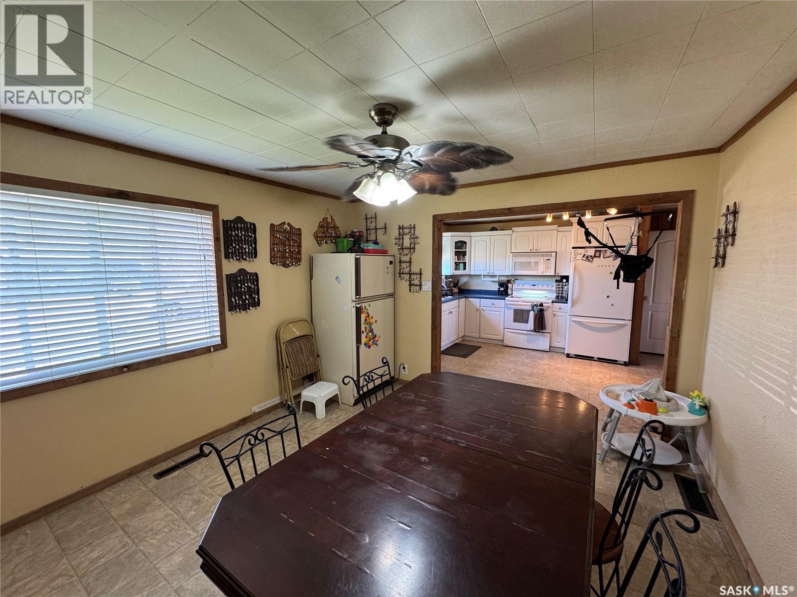 381 2Nd Street, Disley, SK - Indoor
