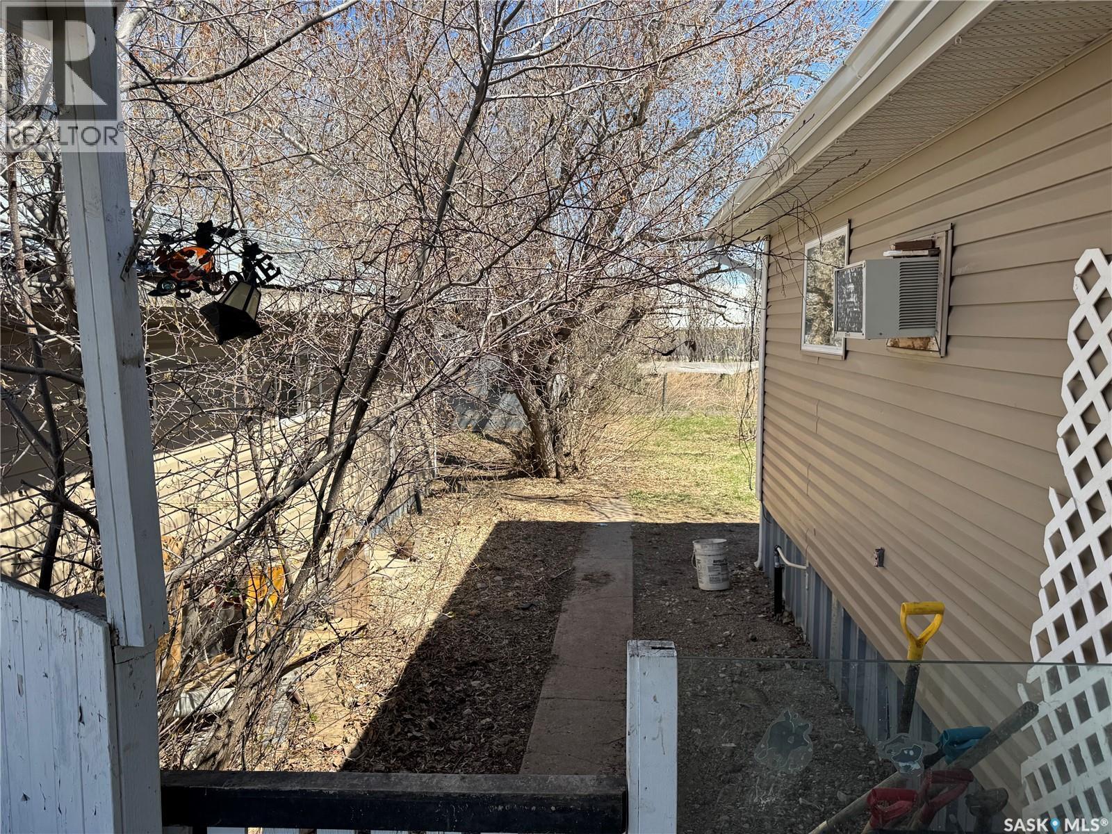 381 2Nd Street, Disley, SK - Outdoor