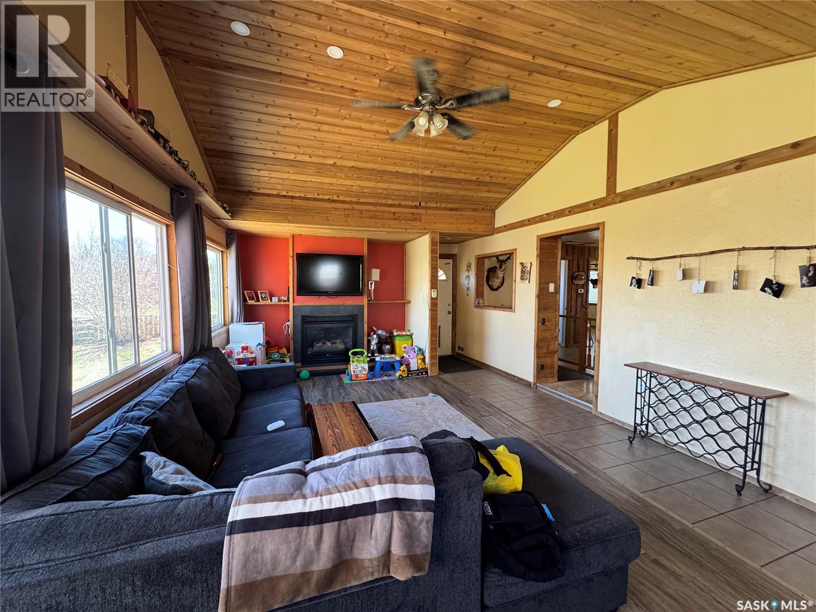 381 2Nd Street, Disley, SK - Indoor With Fireplace