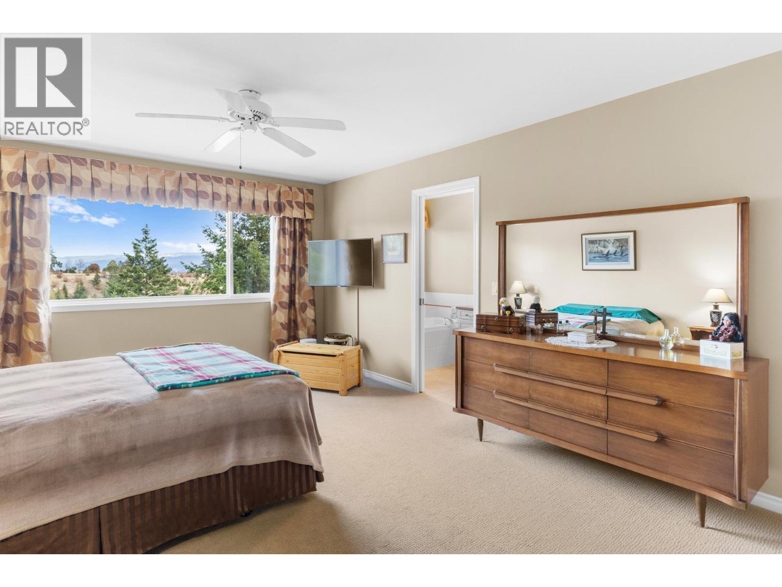 3849 Glen Canyon Drive, West Kelowna, BC - Indoor Photo Showing Bedroom