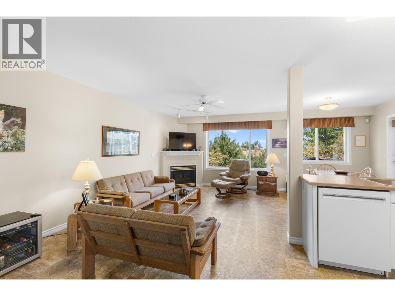 3849 Glen Canyon Drive, West Kelowna, BC - Indoor Photo Showing Living Room With Fireplace
