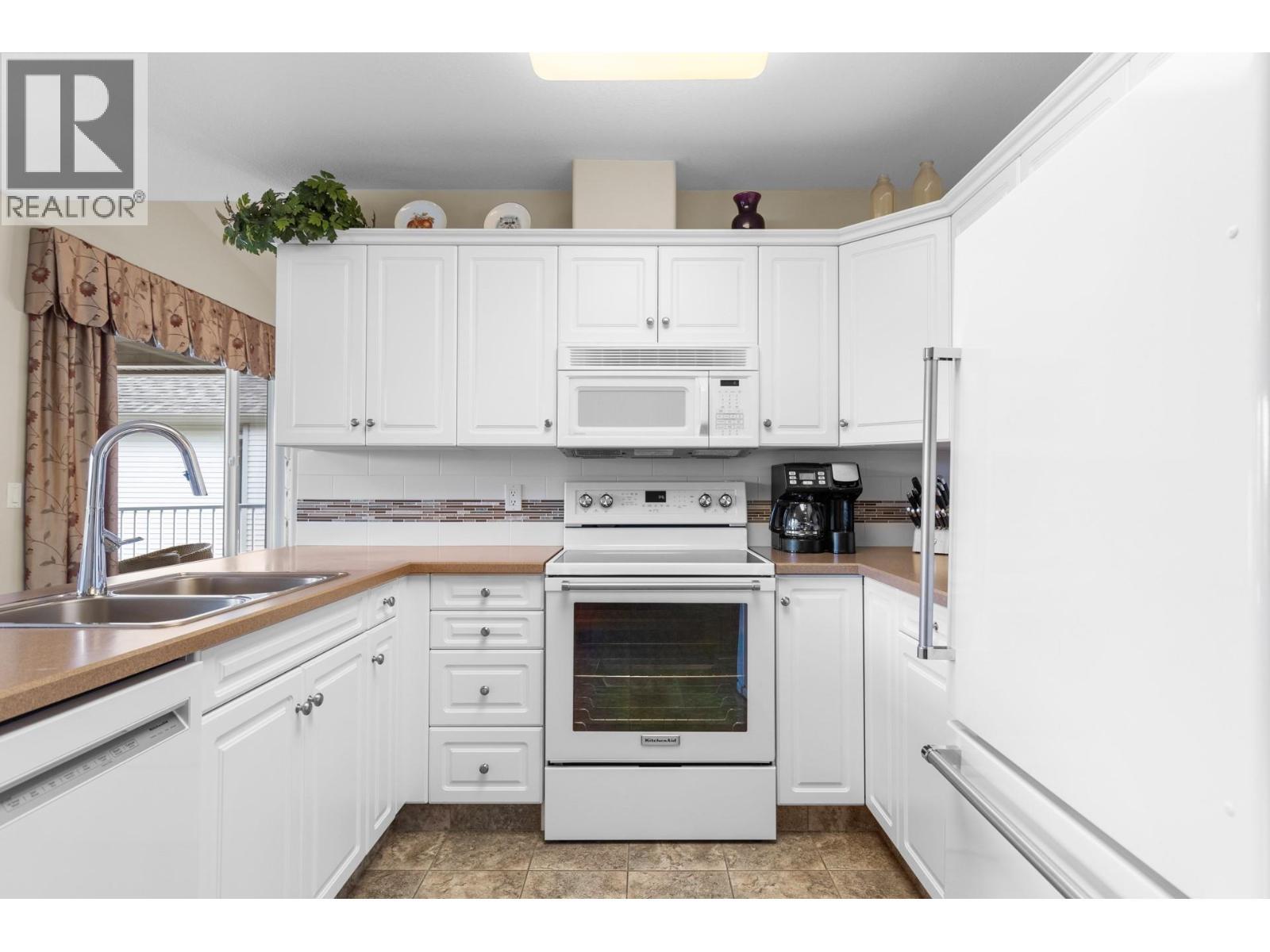 3849 Glen Canyon Drive, West Kelowna, BC - Indoor Photo Showing Kitchen With Double Sink