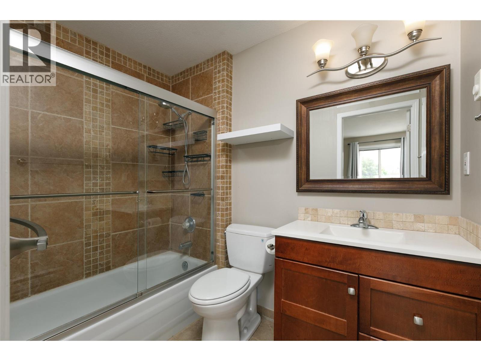 400 Sutton Crescent Unit# 313, Kelowna, BC - Indoor Photo Showing Bathroom