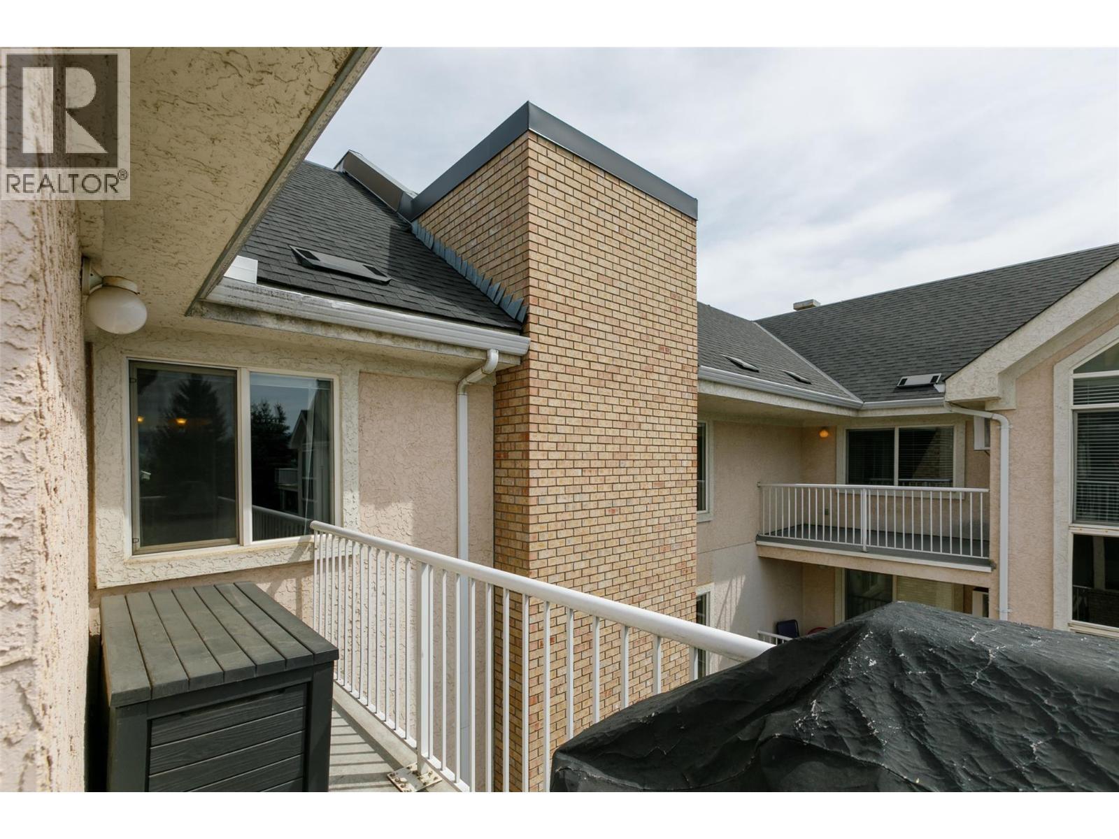 400 Sutton Crescent Unit# 313, Kelowna, BC - Outdoor With Exterior