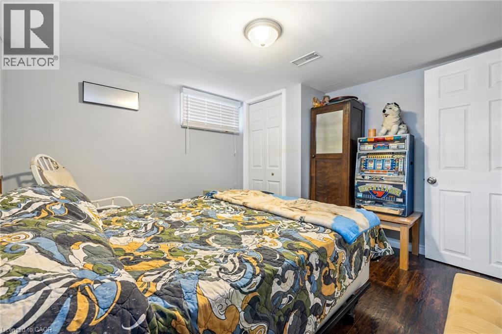 625 Tate Avenue, Hamilton, ON - Indoor Photo Showing Bedroom