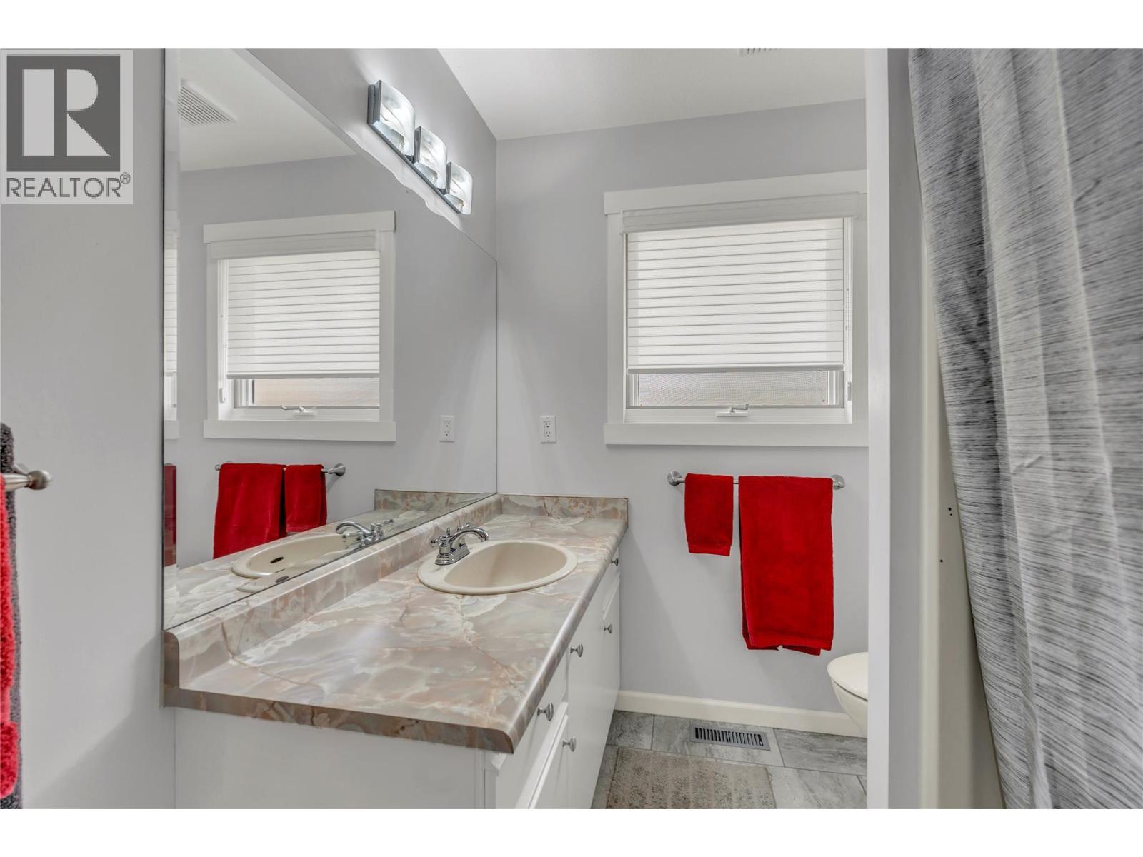 103 Eagle Drive, Kaleden, BC - Indoor Photo Showing Bathroom