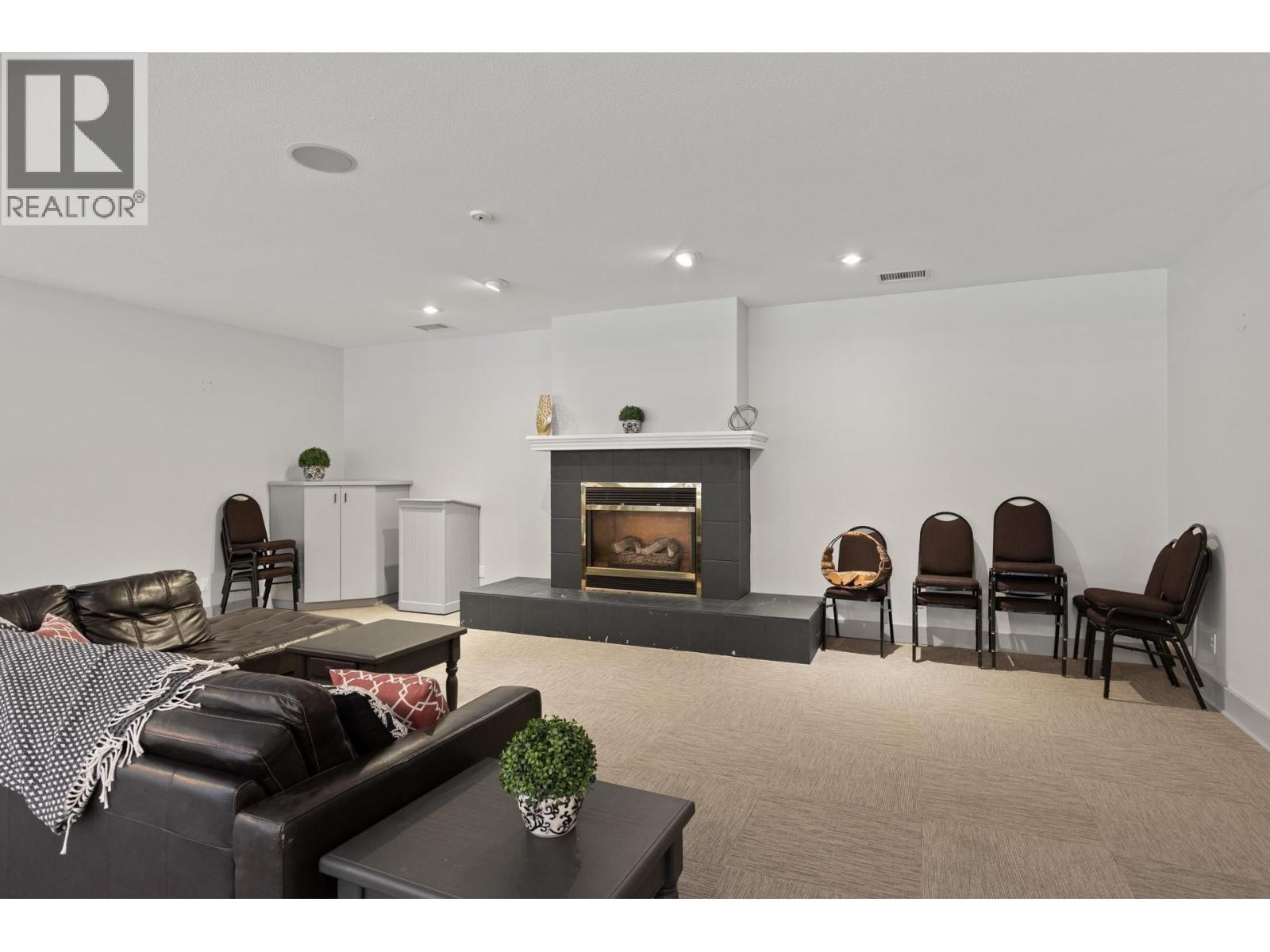 103 Eagle Drive, Kaleden, BC - Indoor Photo Showing Living Room With Fireplace