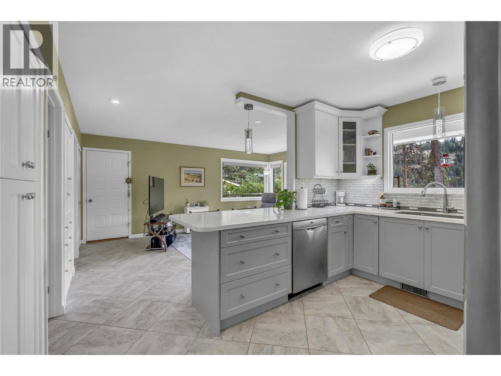 103 Eagle Drive, Kaleden, BC - Indoor Photo Showing Kitchen