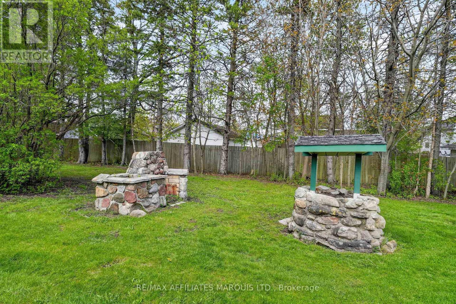 315 Eleventh Street E, Cornwall, ON - Outdoor With Backyard
